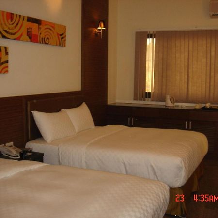 Hip Spa Motel Đài Trung Ngoại thất bức ảnh
