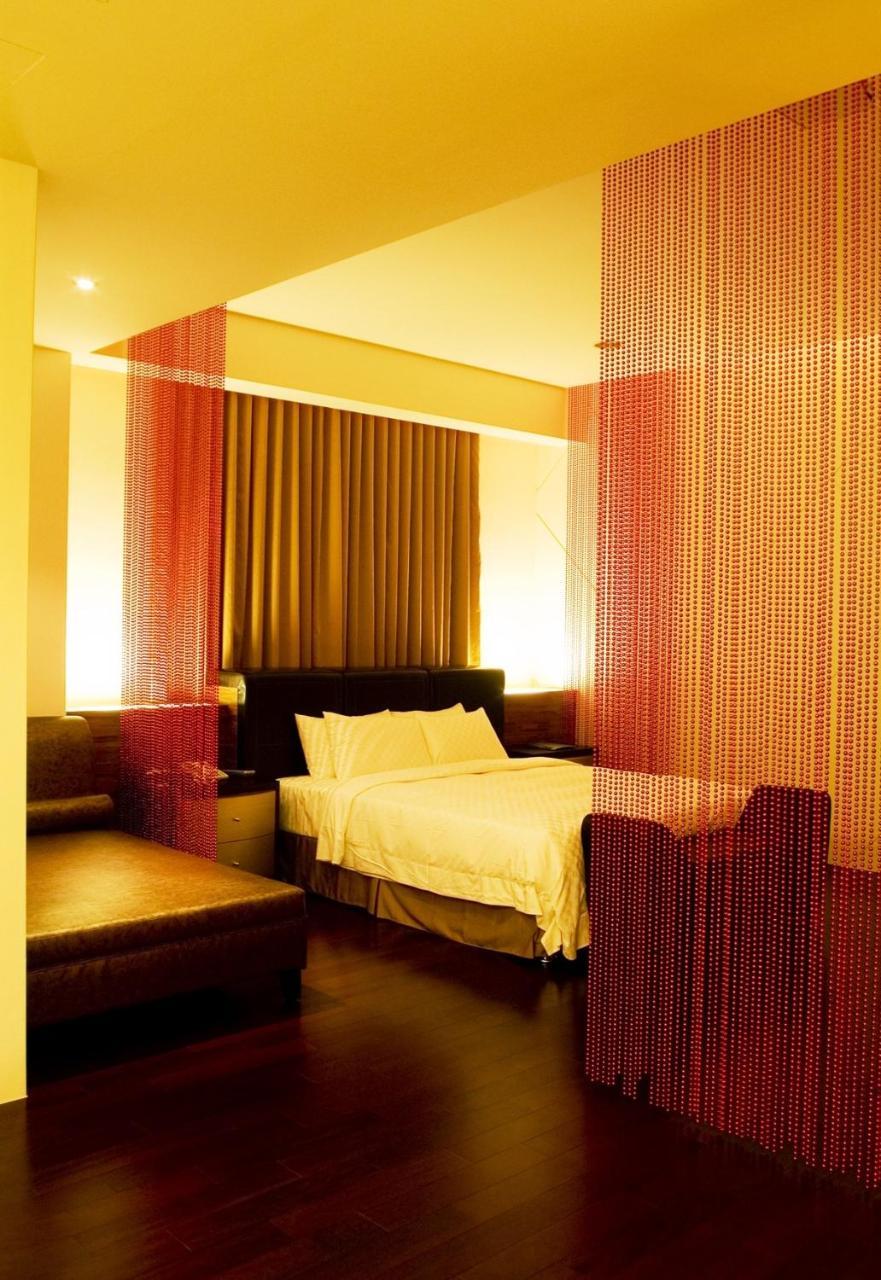 Hip Spa Motel Đài Trung Ngoại thất bức ảnh