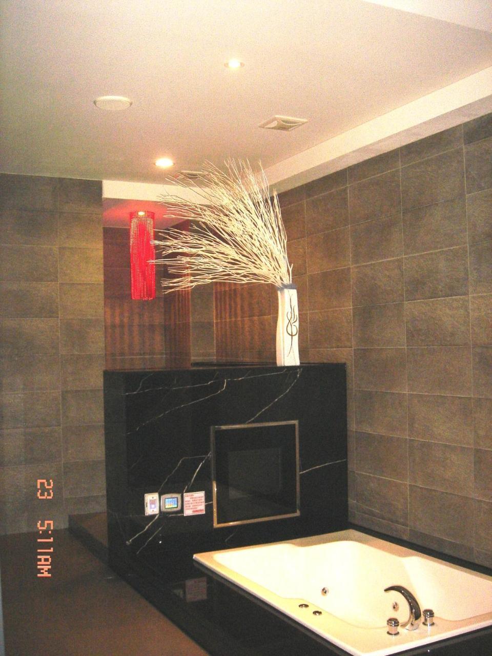 Hip Spa Motel Đài Trung Ngoại thất bức ảnh