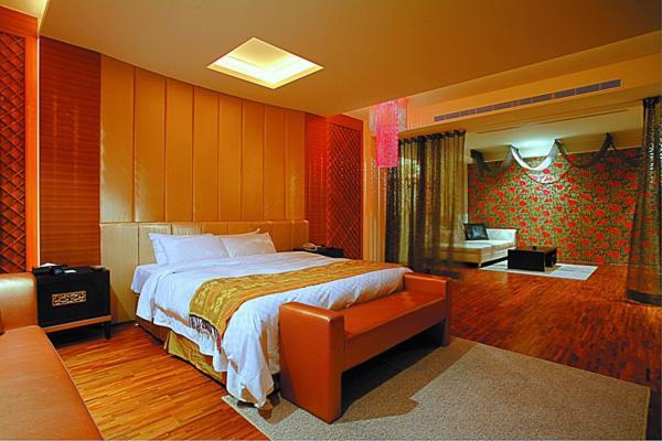 Hip Spa Motel Đài Trung Ngoại thất bức ảnh