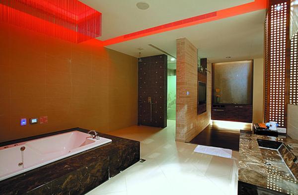 Hip Spa Motel Đài Trung Ngoại thất bức ảnh