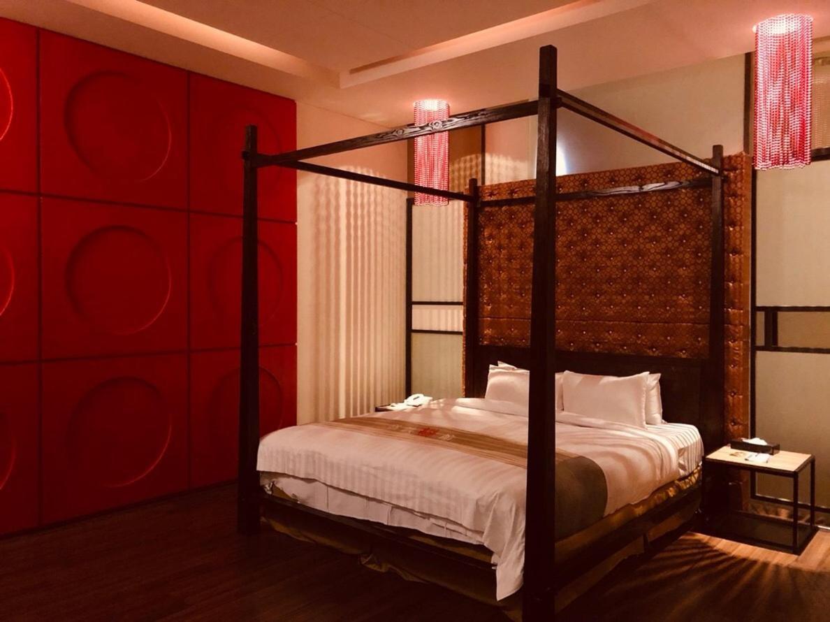 Hip Spa Motel Đài Trung Ngoại thất bức ảnh