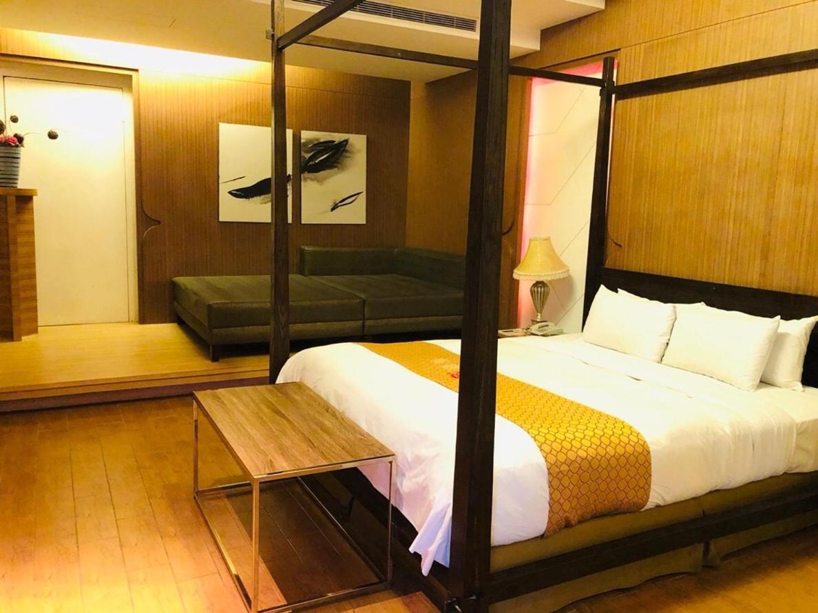 Hip Spa Motel Đài Trung Ngoại thất bức ảnh